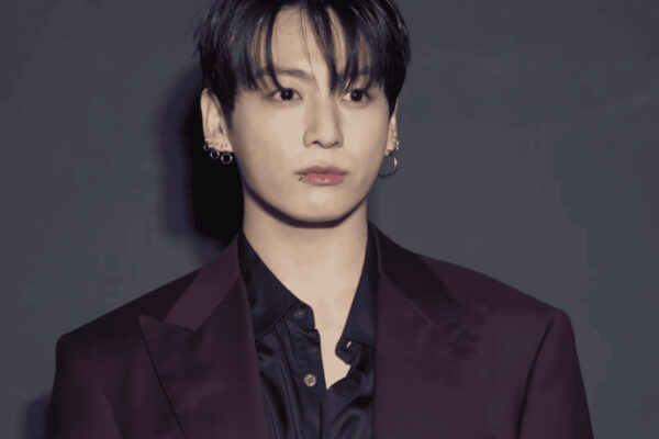 Jungkook erreicht mit „Standing Next to You“ 500 Millionen Streams auf YouTube Music