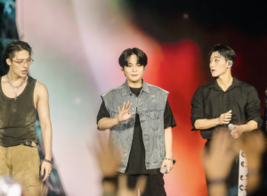 ATEEZ stehen am zweiten Tag der Korea Grand Music Awards 2026 auf der Bühne.